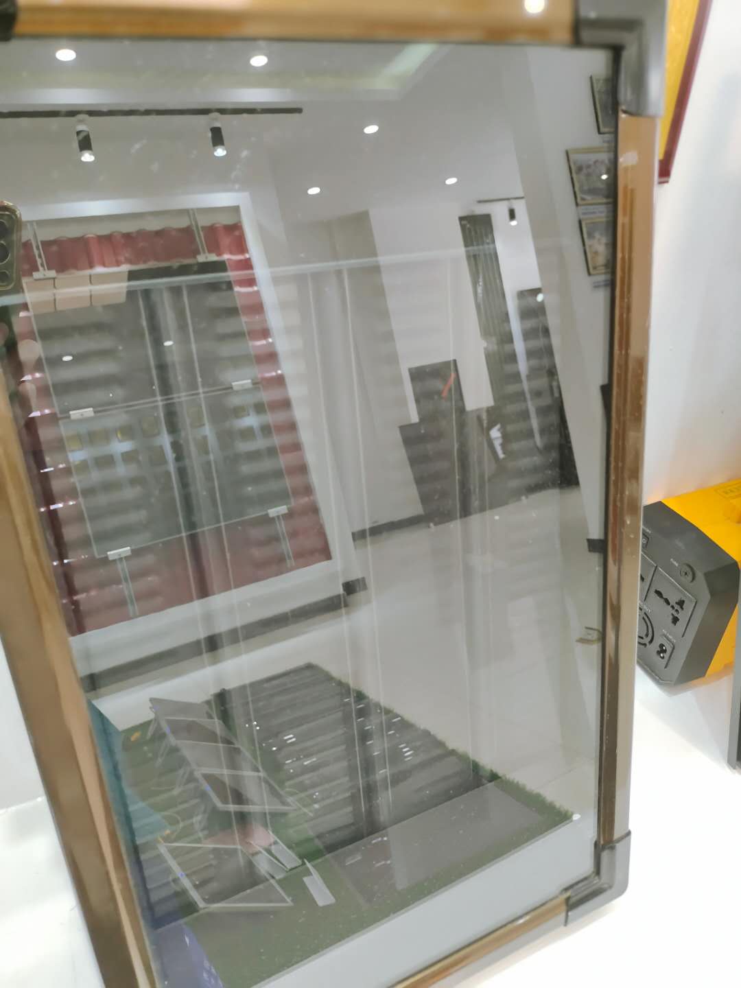 西藏某太阳能企业邀请我们工程师现场指导工作